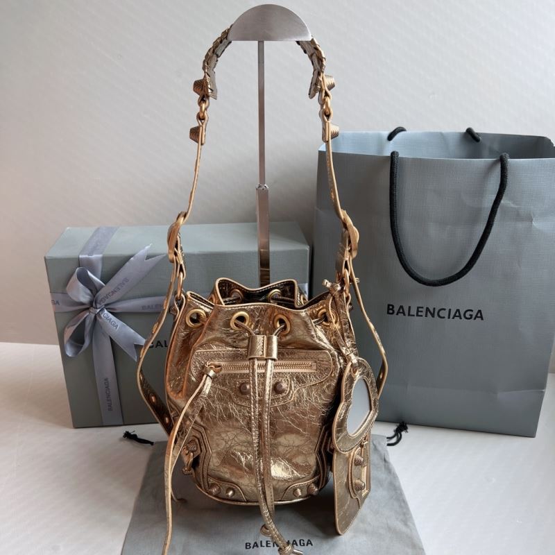 Ba*len*cia*ga bucket bags